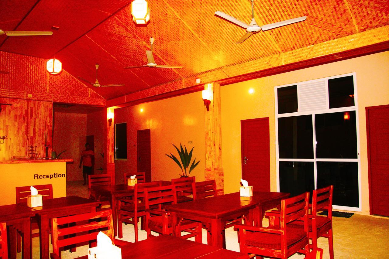 Maafushi Village Extérieur photo